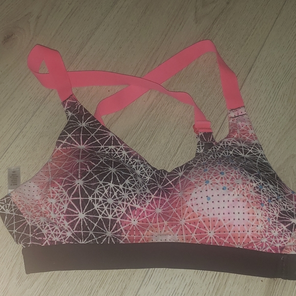 Bras - Picture 6 of 9